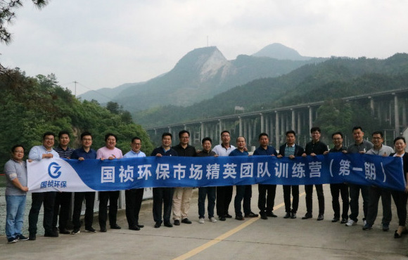 ���������г���Ӣ�Ŷӵ�һ��ѵ��ӪԲ����Ļ